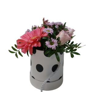 Ανθοσύνθεση σε Hatbox με Λουλούδια εποχής Μικρή The Garden Store Λαμία